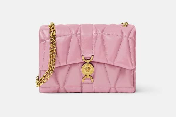 ヴェルサーチェ24年クリスマス、ふんわりキルティングレザーバッグやメタルロゴ入りショルダー