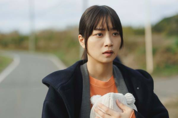 スリラー映画『嗤う蟲』深川麻衣＆若葉竜也“ムラの掟”が夫婦を追い詰める、実在の村八分事件に着想