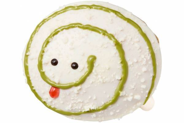 クリスピー・クリーム・ドーナツ25年干支「ヘビ」着想“ぐるぐる”ドーナツ、ミルククリーム×抹茶