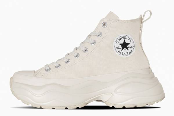 コンバース「オールスター アール」レトロスポーティーな厚底スニーカー、90年代トレーニングシューズ風
