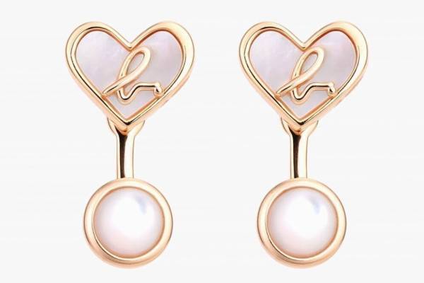 アニエスベー24年クリスマスジュエリー、ピンクに艶めくハートピアス＆淡水パールネックレスなど