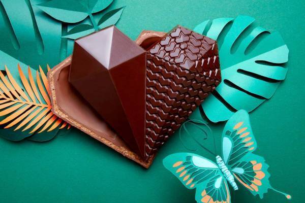 ル・ショコラ・アラン・デュカス25年バレンタイン、“幾何学デザイン”ハート形のショコラや限定アソート