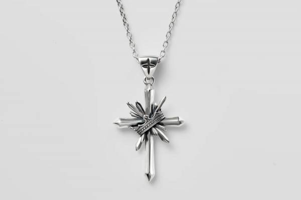 ジャスティン デイビス、"後光輝く"クロスモチーフのネックレスやペアリングなど