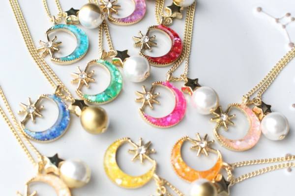 星＆宇宙テーマの「宙フェス夜市」福岡・博多で、輝く星のアクセサリーや“一点モノ”グッズ集結