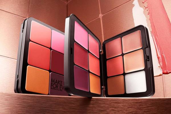 メイクアップフォーエバーの“チーク＆ハイライター”12色フェイスパレット、2025年新春に定番化
