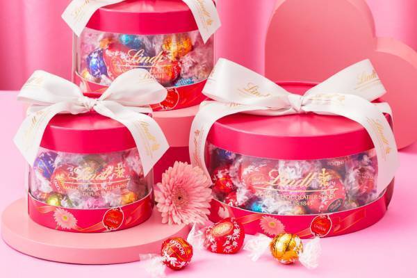 リンツの25年バレンタイン、苺など4種を味わうハート型の「リンドール」＆限定アソートメント