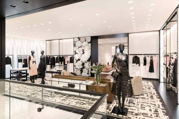 シャネル“国内最大級”の新ブティック、福岡・天神「ワン・フクオカ・ビルディング」にオープン