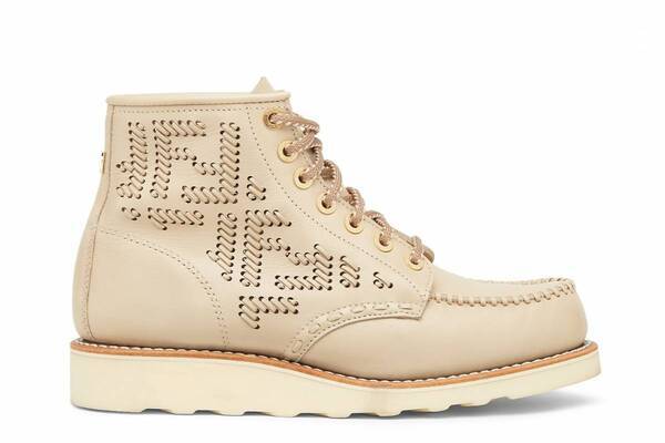 フェンディ×レッドウィングのウィメンズワークブーツ、最高級牛革に手縫いステッチの「FF」ロゴ