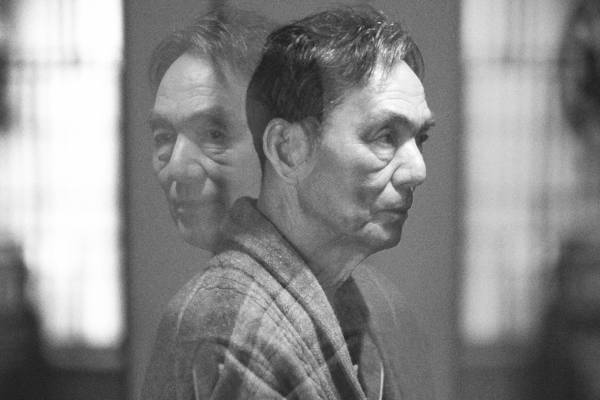 映画『敵』筒井康隆の小説を映画化、人生の最期へ向かう男の恐怖や喜びを描き出す - 吉田大八が監督