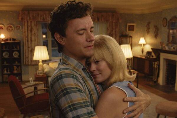 ロバート・ゼメキス監督映画『HERE 時を越えて』トム・ハンクス＆ロビン・ライト、幾世代の家族を描く