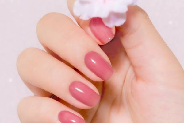 ジェルミーワン2025年春コスメ、“桜の花びら＆夜桜”イメージのサロン級ジェルネイル