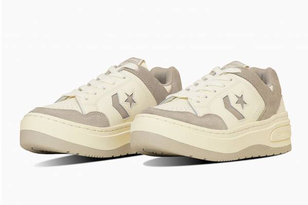 コンバース「ウエポン」厚底ウィメンズスニーカー、“パステルブルーorグレージュ”の春色スエード採用