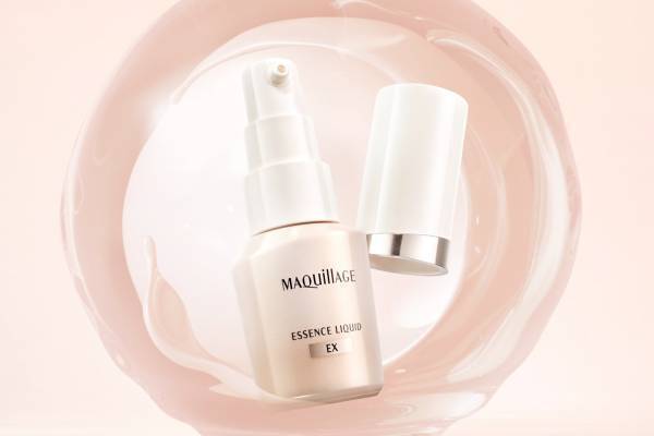 マキアージュ25年春コスメ、人気ファンデ美容液が進化“うるおい感UP”内側からツヤめくつるん肌へ