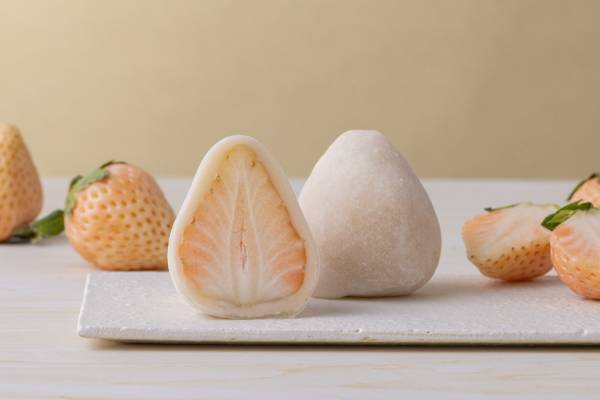 真っ白な「白いちご大福」やさしい甘みの“淡雪”などブランド苺を使用、フルーツ大福専門店・弁才天から