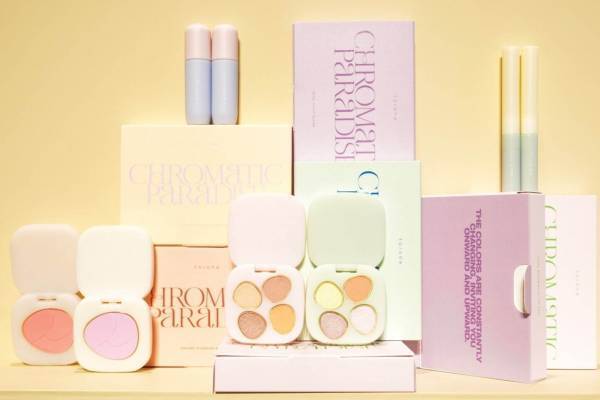 トーン2025年春コスメ「透け乳白色パケ」の“洒落感”アイシャドウ＆ふわっと産毛アイブロウマスカラ