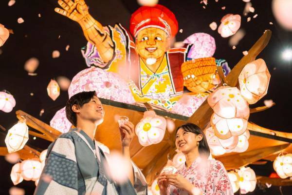 星野リゾート 青森屋“花咲じいさんの花吹雪”舞う春イベント、南部せんべいの食べられる花みくじも