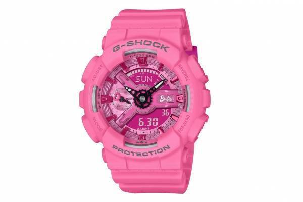G-SHOCK「バービー」腕時計、ハートモチーフの小針やロゴを配したピンクカラーのウオッチ