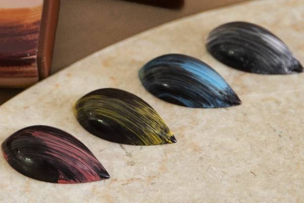 タミツの25年バレンタイン、甘いはちみつが“とろ～り”溢れ出す「ボンボンショコラ」