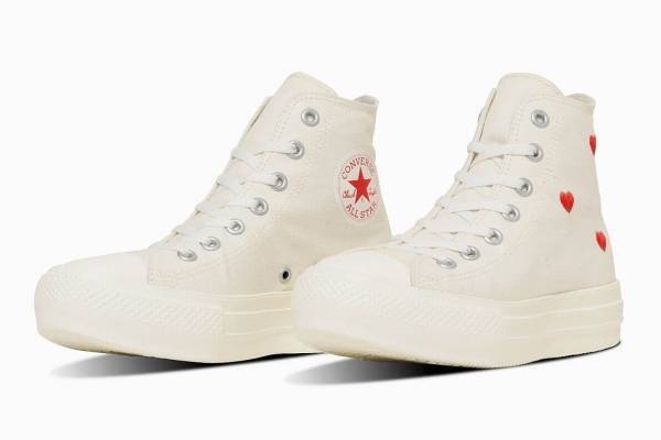 コンバース“ハート刺繍”のウィメンズスニーカー「オールスター ライト」厚底×オフホワイトキャンバスで