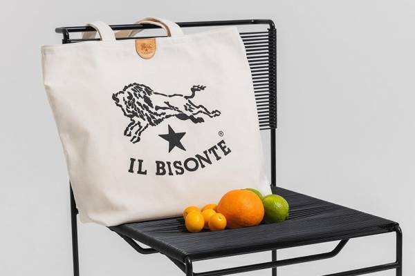 イル ビゾンテ“毎月色が変わる”マンスリー トートバッグ、25年1月は春を吹き込むホワイトカラー