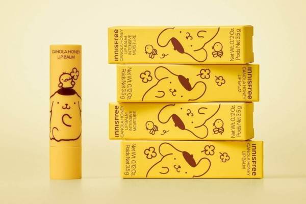 イニスフリー25年春コスメ、サンリオ「ポムポムプリン」デザインの“ふっくら潤う”ハチミツリップバーム