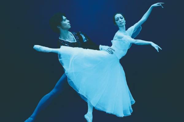 東京バレエ団が名作『ジゼル』上野で上演、死後の世界で愛を貫くラブストーリー