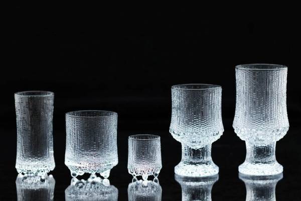 展覧会「タピオ・ヴィルカラ 世界の果て」ガラス製プロダクトや彫刻約300点、東京初の大規模個展