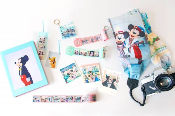 東京ディズニーリゾートの新グッズ、パークで遊ぶミッキー＆ミニーの写真をプリント