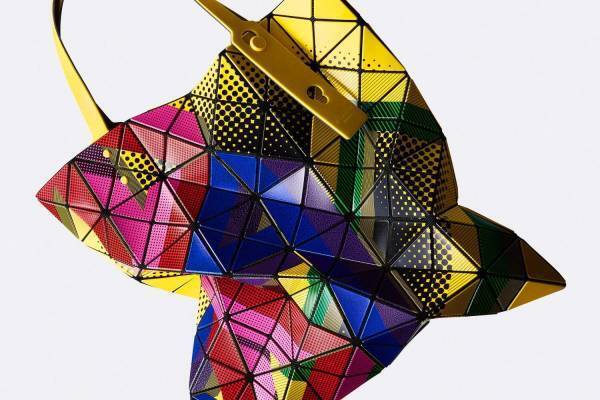 バオ バオ イッセイ ミヤケ“漫画”着想のトートバッグ、コミカルなグラフィック柄＆無地の2way仕様