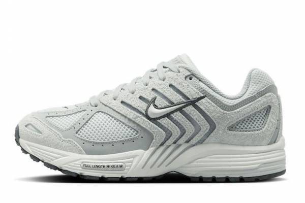 ナイキのウィメンズスニーカー「エア ペガサス 2005」“くすみグレー”のスエード＆メッシュを重ねて
