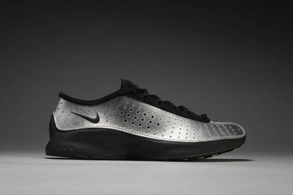 ナイキ「エア スーパーフライ」復刻、メタリックシルバー＆薄型ソールのウィメンズシューズ