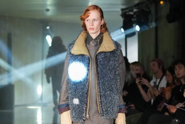 カラー 2025年秋冬コレクション - “層と質感の交響”デザイナー・阿部潤一によるラストシーズン