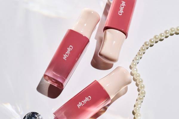 シピシピ25年春コスメ、くすみバーガンディのリップティント＆さくら色「ガラスプランパー」復刻