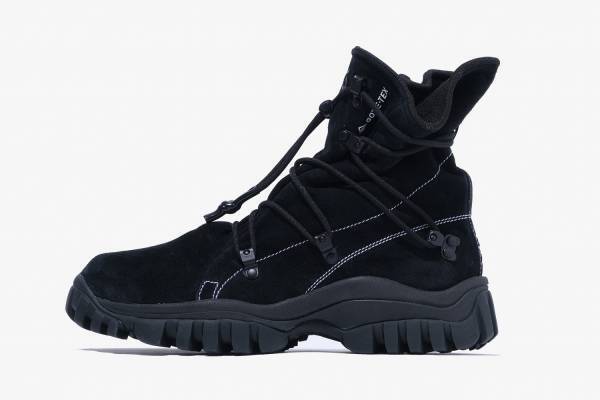 アシックスのシューズ「ゲルイエッティ」ゴアテックス仕様にアップデート、ブラックカラーで