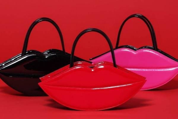 フェルメリスト ビームス“唇型”「リップバッグ」“ぷにっと”エナメル生地など、好みのカスタムを原宿で