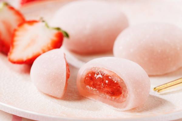 「ちとせのいちご餅」“とろ～り”苺ジャム＆苺餡入りの冬限定餅、築地ちとせから