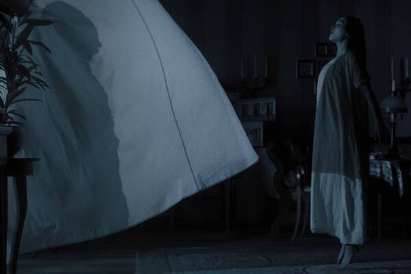 吸血鬼映画『ノスフェラトゥ』正体不明の“彼”の幻覚と恐怖が忍び寄る、ゴシック・ロマンスホラー