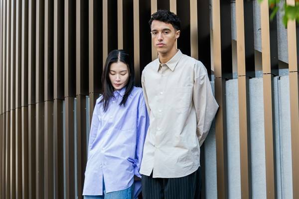 アーバンリサーチ“トーマス メイソン生地”を使ったオーバーサイズシャツ、上品なゆったりシルエット