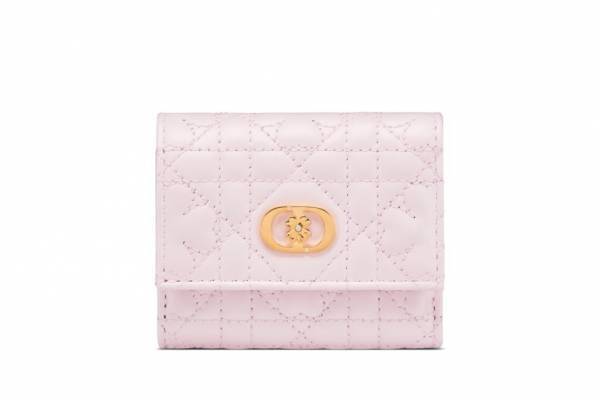 ディオール“幸運のクローバー”ステッチの「カナージュ」財布や蝶と花を描くウィメンズウォレット