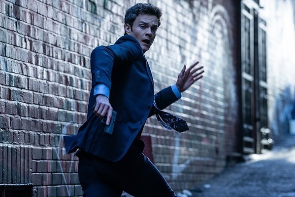 アクション映画『Mr.ノボカイン』痛みを感じない男が“無痛を武器”に強盗犯から彼女を救出？