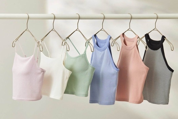 GUのウィメンズインナー「ブラフィール」きらめくラメキャミソールやホルターネック、より快適に進化