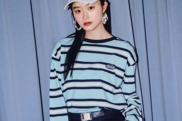 リリー ブラウン×ディッキーズ第2弾、“コルセット風”ジャンスカ＆ロゴワッペン入りボーダーTシャツ