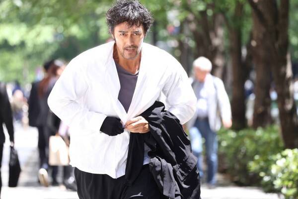 映画『キャンドルスティック』主演・阿部寛が天才ハッカーに、金融界が混乱する“令和の日”に大金稼ぎ？