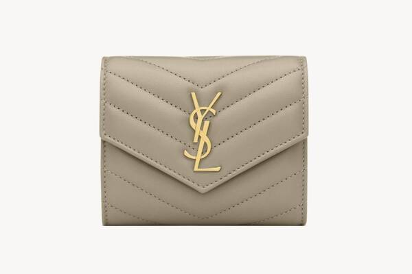 サンローラン“くすみグリーン”のウィメンズ財布、キルティングレザーにYSLロゴ光るミニ財布など