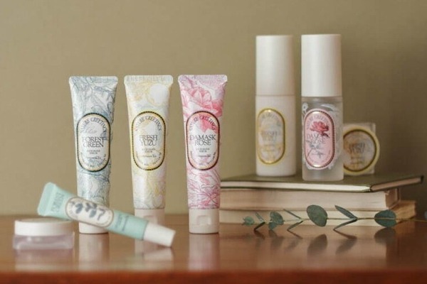 アフタヌーンティー・リビング25年春ボディケア“ローズ・森林浴・ユズ”香るハンド・リップセラム