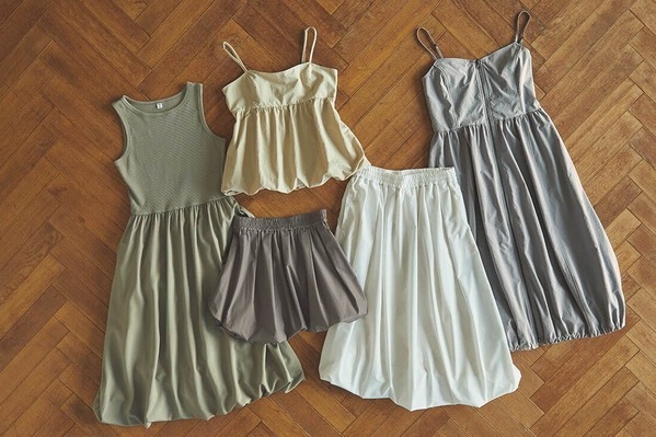 GU「バブルシルエット」の新作ウィメンズウェア、ふんわり立体的なキャミソール＆フロントジップワンピ