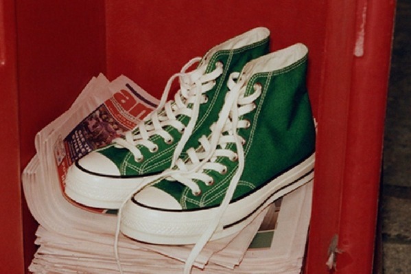 コンバースの新アイコンスニーカー「オールスター LGCY HI」アーカイブ着想の白ステッチデザイン