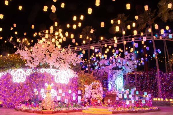 桜イルミネーション「光の遊園地」大阪・ひらかたパークで、ピンクに輝くツリー＆夜桜ライトアップ