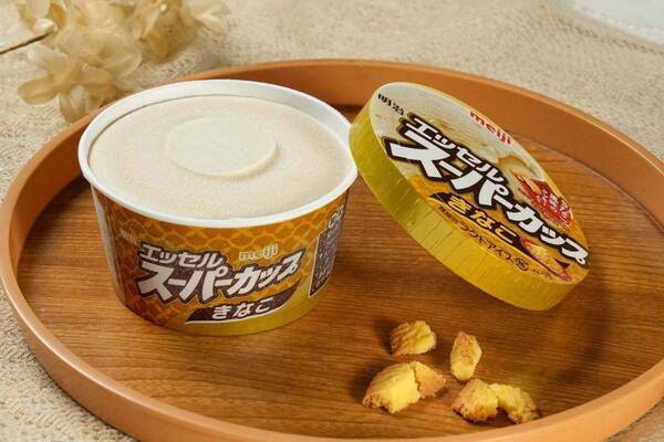 カップアイス「スーパーカップ」史上初の“きなこ”味、きなこ風味のクッキー×香ばしいアイス
