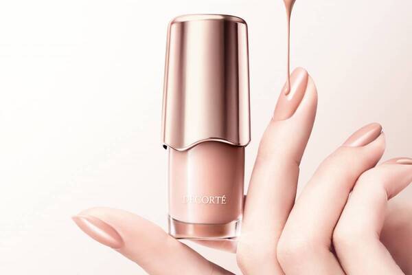 コスメデコルテ2025年夏ネイル“肌と血色感の延長線”「艶とベージュの気品」漂う全22色